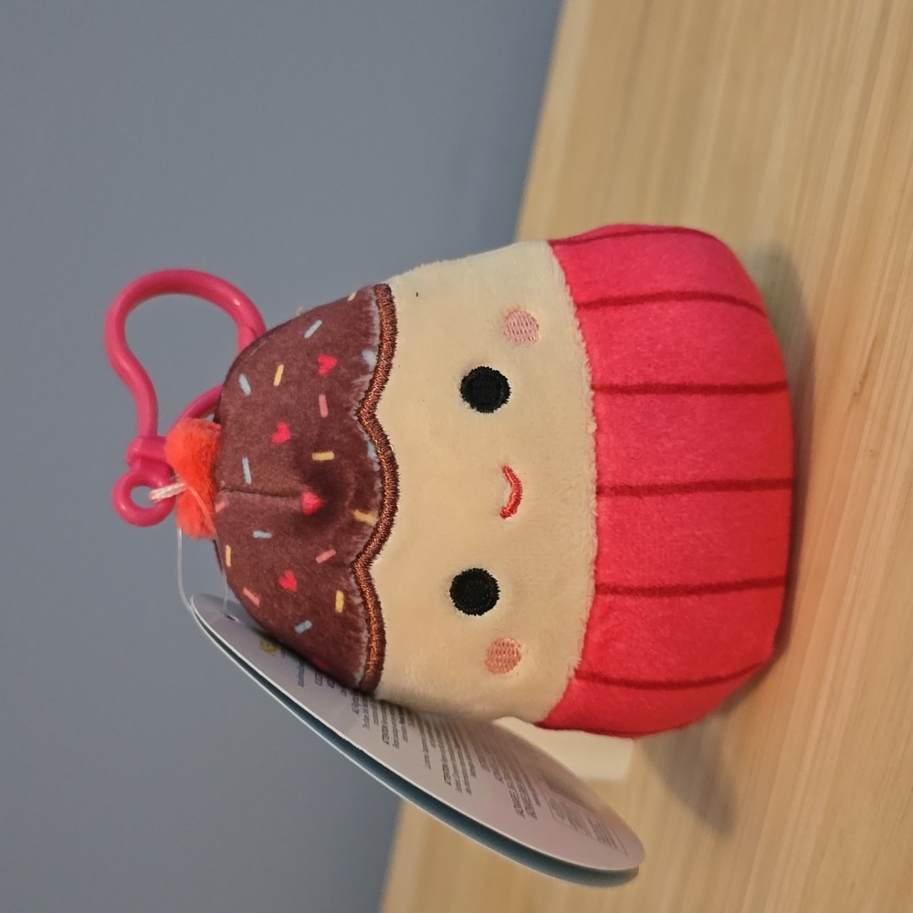 Elpha the cupcake clip squishmallow